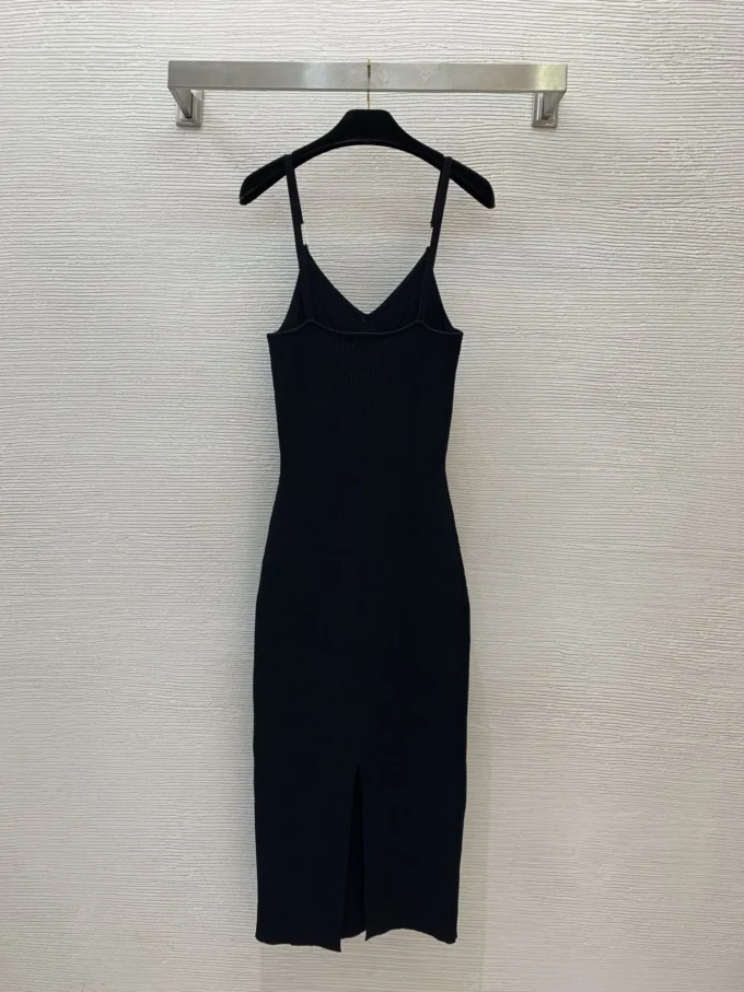 2025 Women's New Summer Cool Fabric Fashionable and Sexy Slim Fit V-neck Knitted Strap Dress