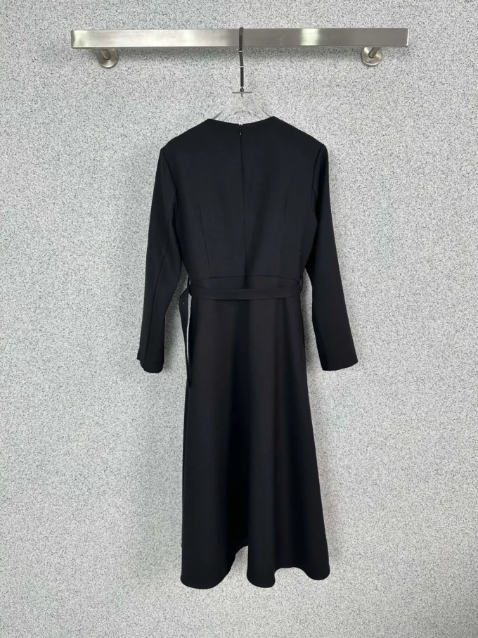 2025 New dress solid waistband long-sleeved rose flower zippers Fashionable Versatile Slimming Figure-hugging winter autumn - Image 2